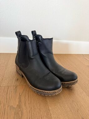 Black Chelsea Boots